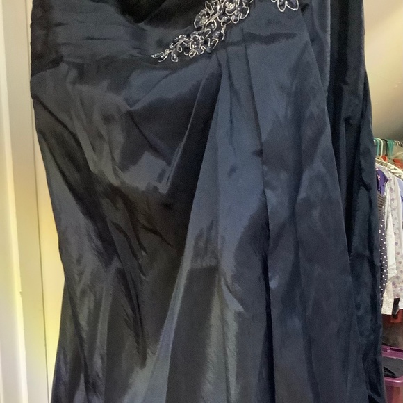 Long, formal, dark blue dress - Picture 4 of 7